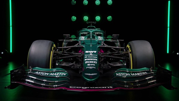アストンマーティンAMR21