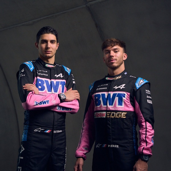 エステバン・オコンとピエール・ガスリー（アルピーヌ）2023年F1レーシングスーツとF1レーシングブーツ