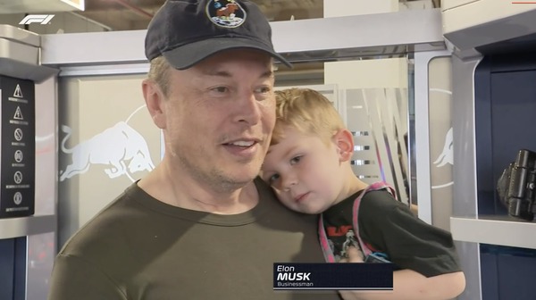 イーロン・マスク、レッドブルのガレージ：2023年F1マイアミGP
