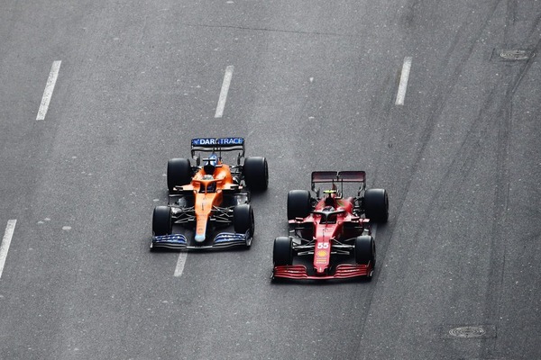 マクラーレンとフェラーリは163点の同点で夏休みに入った：2021年F1
