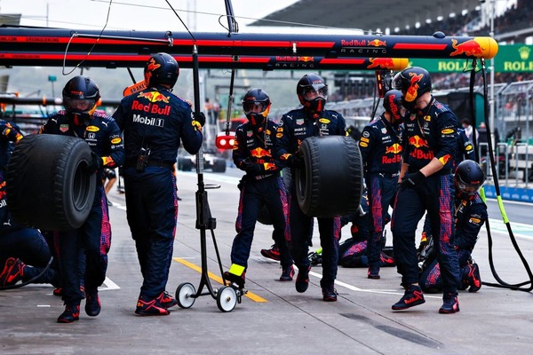 日曜日、湿ったコンディションの中で、インターミディエイトタイヤはスリックに似てきた:2021年F1トルコGP