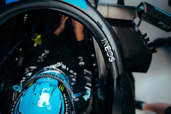 ジョージ・ラッセル 2023年F1ヘルメット（BELL製ヘルメット）レギュラーカラー