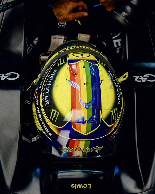 ルイス・ハミルトン 2023年F1ヘルメット（BELL製ヘルメット）