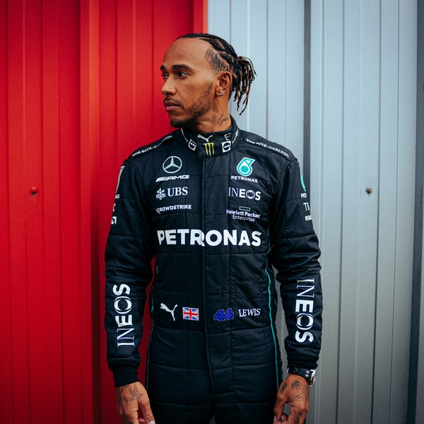 ルイス・ハミルトンの2022年F1レーシングスーツ