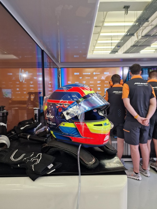 オスカー・ピアストリ 2023年F1ヘルメット（BELL製ヘルメット）