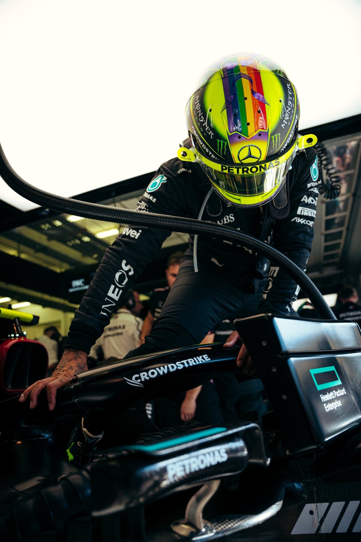 F1 Mercedes AMG ルイスハミルトン ½スケール ヘルメット 楽天市場】BBR 1/2 ヘルメット メルセデス 2022 ルイス ハミルトンBBR