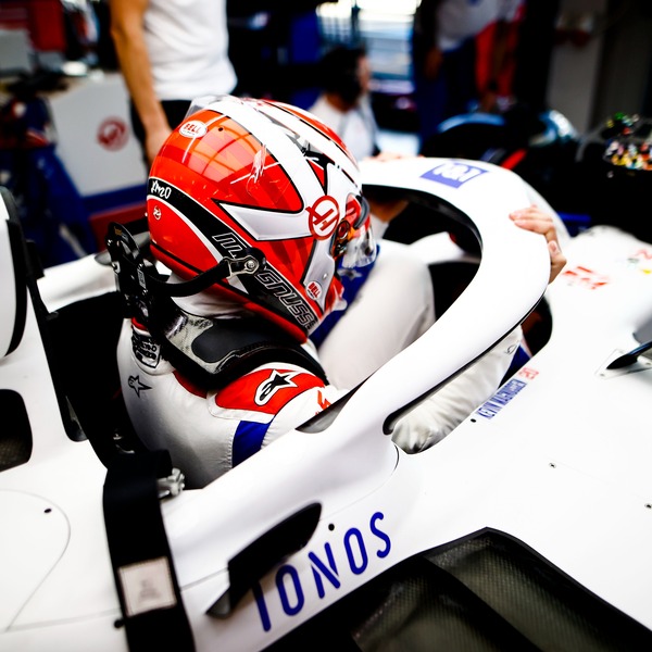 ケビン・マグヌッセン 2022年F1ヘルメット