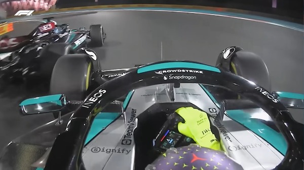 ルイス・ハミルトン、ファイナルラップでチームメイトのジョージ・ラッセルを抜いて4位に:2024年F1アブダビGP