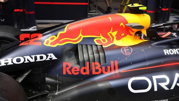 レッドブルRB21：レッドブルの冷却ルーバー