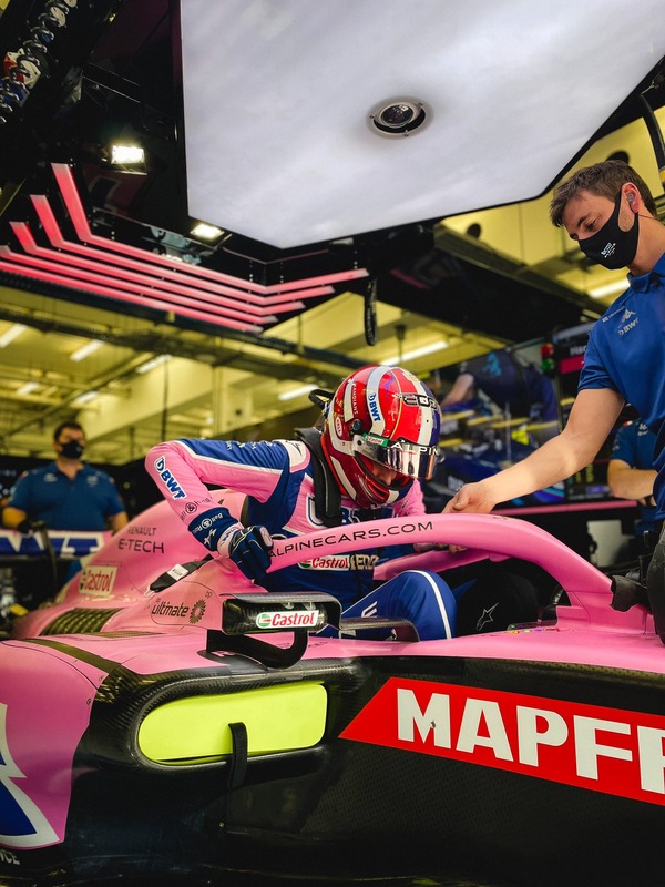 エステバン・オコン 2022年F1ヘルメット