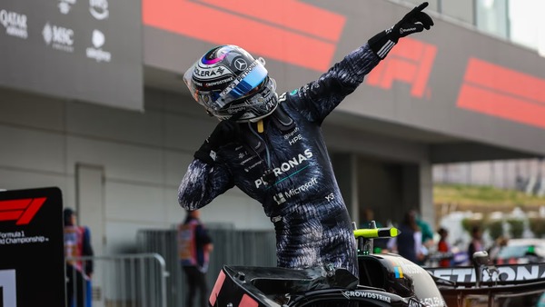 キミ・アントネッリの優勝ポーズ！：2026年F1日本GP