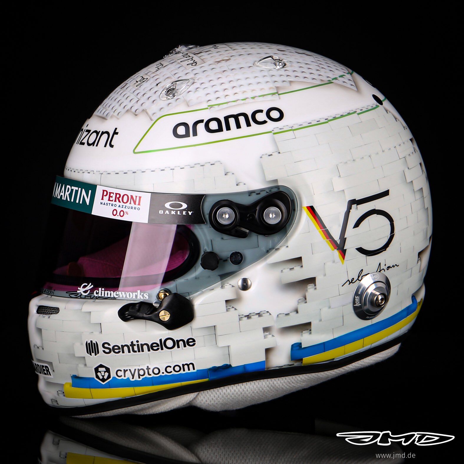 セバスチャン・ベッテル、ハンガリー仕様のヘルメット : F1通信jp セバスチャン・ベッテル、ハンガリー仕様のヘルメット : F1通信jp