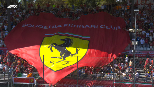 ティフォシのフェラーリ大応援旗：2025年F1イタリアGP