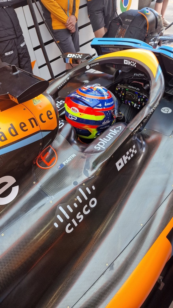 オスカー・ピアストリのヘルメット：2023年F1オーストラリアGP仕様（BELL製ヘルメット）