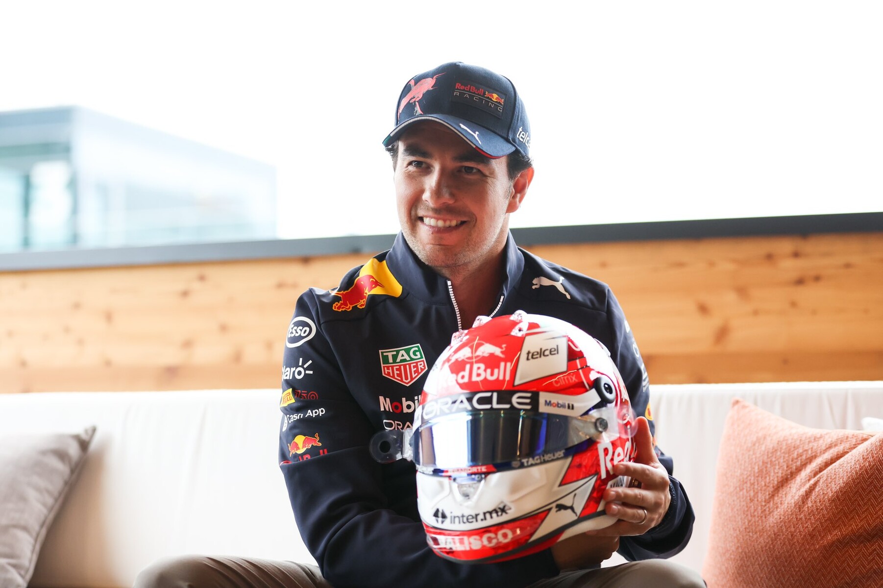 セルジオ・ペレス、オーストリア仕様のヘルメット : F1通信jp セルジオ・ペレス、オーストリア仕様のヘルメット : F1通信jp