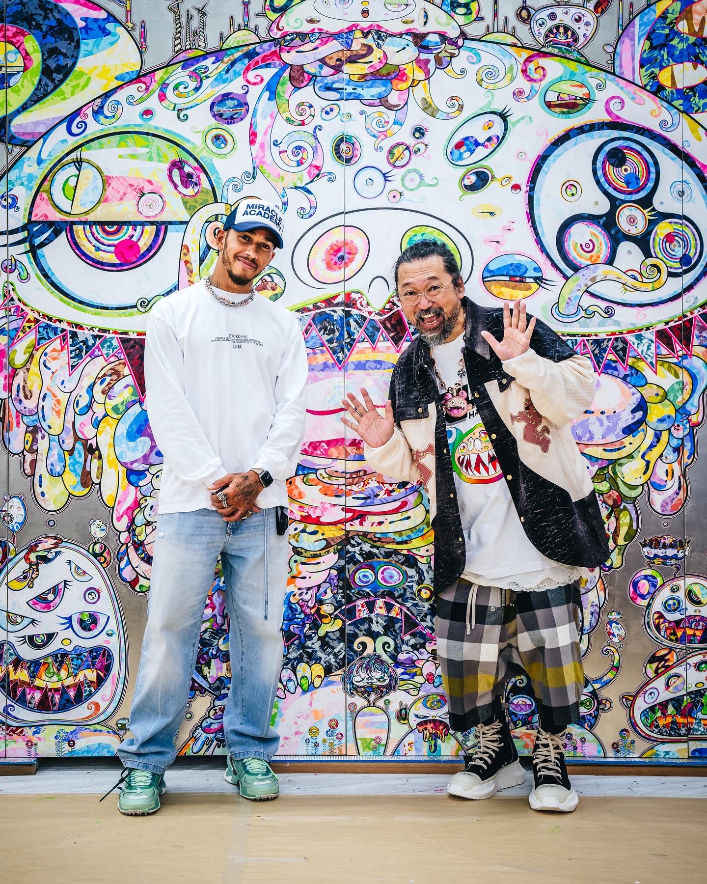 ルイス・ハミルトン 村上隆とのコラボ 日本仕様のヘルメット ルイス・ハミルトン 村上隆とのコラボ 日本仕様のヘルメット