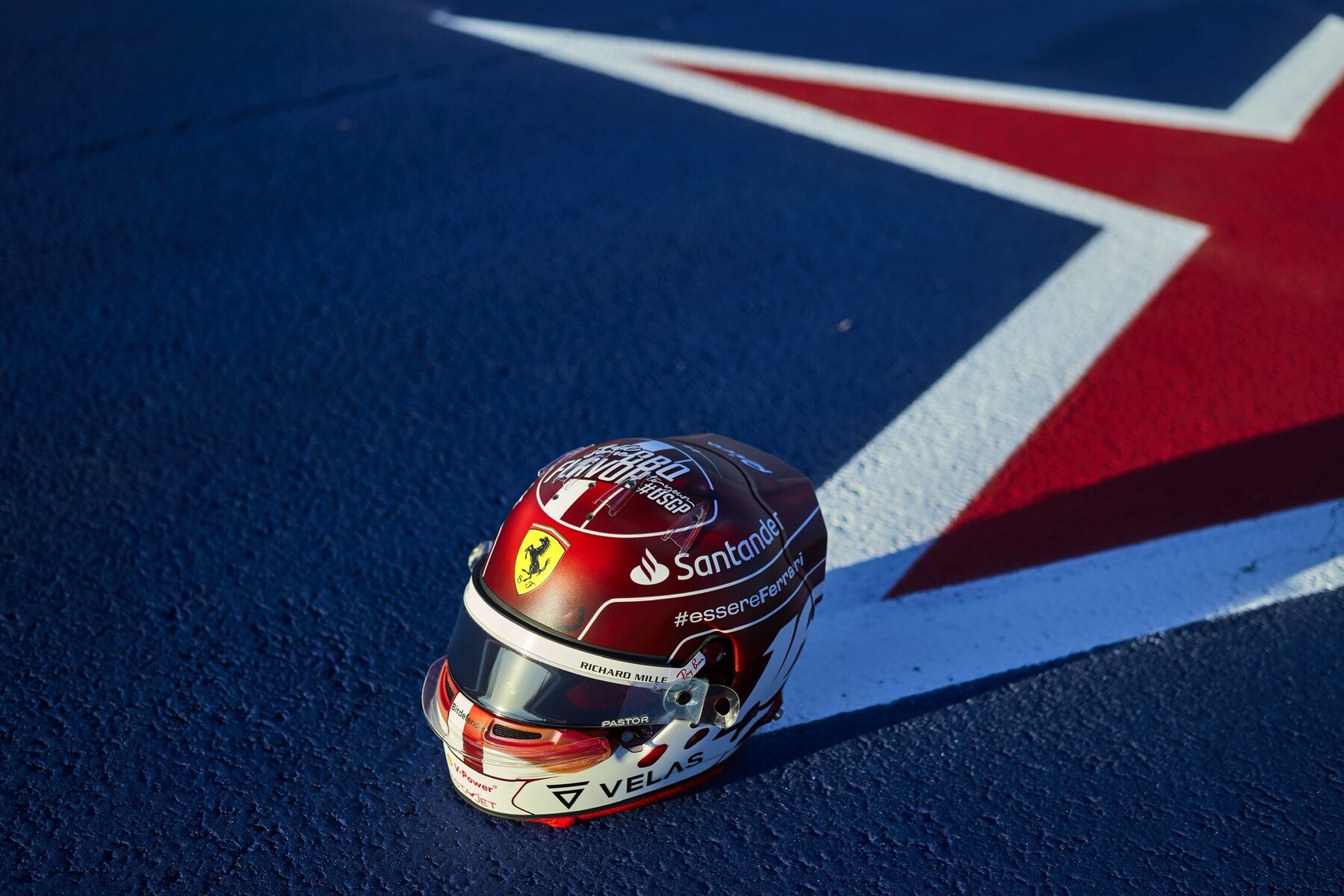 シャルル・ルクレール、アメリカ仕様のヘルメット : F1通信jp シャルル・ルクレール、アメリカ仕様のヘルメット : F1通信jp