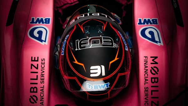 エステバン・オコン 2023年F1ヘルメット（BELL製ヘルメット）