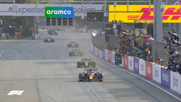 2021年F1アゼルバイジャンGPのフィニッシュ・シーン