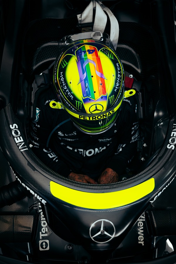 ルイス・ハミルトン 2023年F1ヘルメット（BELL製ヘルメット）