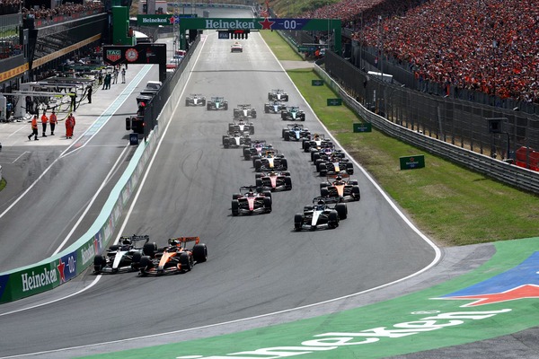 レースのリスタートで、アントネッリはノリスを抜きトップに立った:2026年F1オランダGP