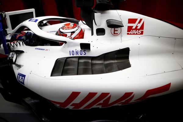 ケビン・マグヌッセン 2022年F1ヘルメット