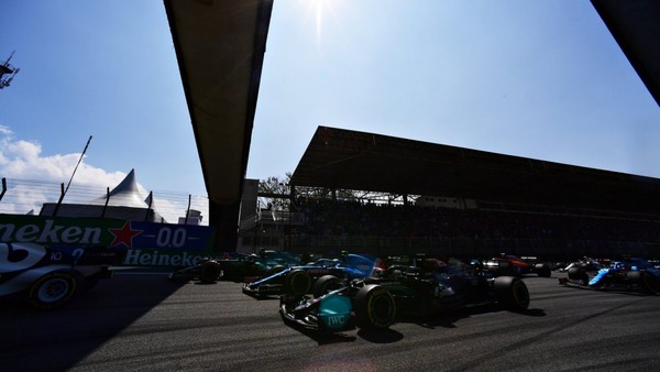 集団の中でスタートし、ダーティエアの中で追いかけていたにもかかわらず、ルイス・ハミルトンはレースを通じてタイヤを維持した：2021年F1サンパウロGP