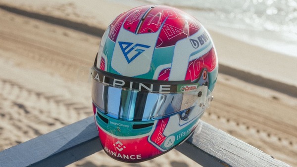 ピエール・ガスリー、マイアミ仕様のヘルメット：2023年F1マイアミGP
