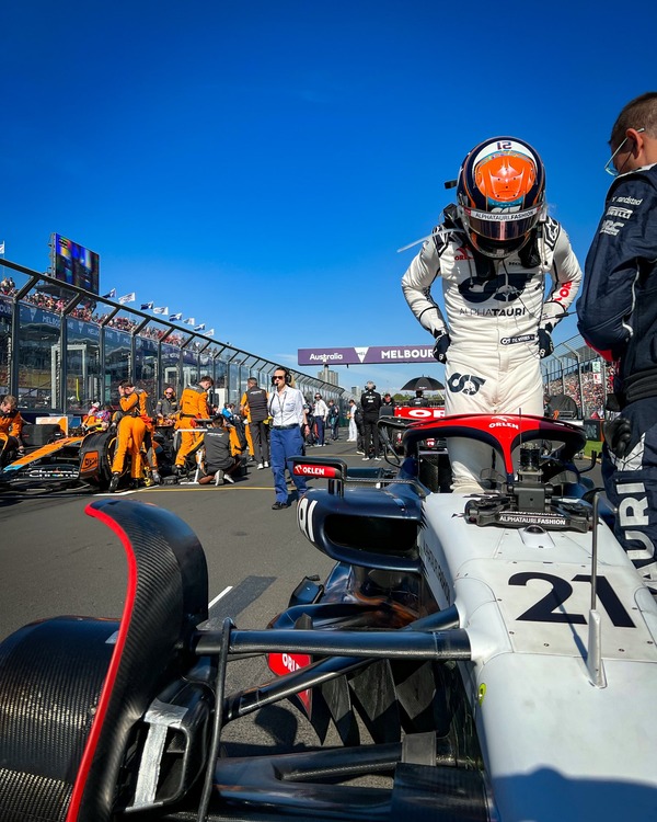 ニック・デ・フリース 2023年F1ヘルメット（BELL製ヘルメット）