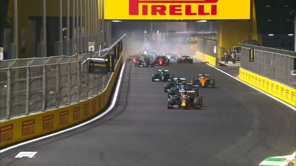 後ろでクラッシュ:2021年F1サウジアラビアGP