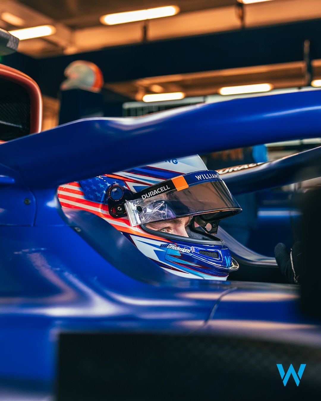 ローガン・サージェント 2023年F1ヘルメット写真 : F1通信jp
