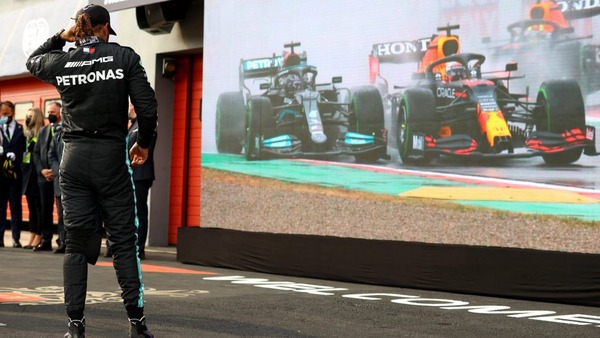 ハミルトン、フェルスタッペンとのイモラのアクション満載のホイール・トゥ・ホイールをレース後見ている:2021年F1エミリア・ロマーニャGP