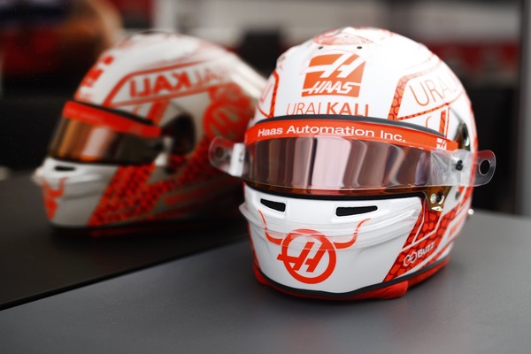 ニキータ・マゼピン(ハース)アメリカ仕様のヘルメット:2021年F1アメリカGP