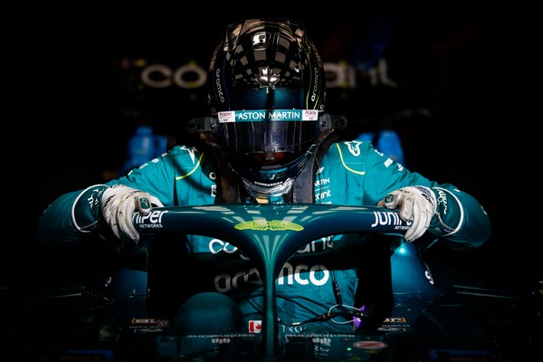 ランス・ストロール 2022年F1ヘルメット