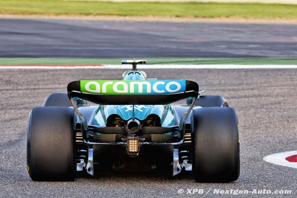 アストンマーティンAMR23