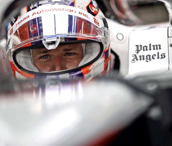 ニコ・ヒュルケンベルグの2023年F1ヘルメット（シューベルト製ヘルメット）