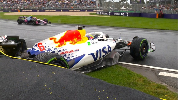 ルーキーのハジャーは、初レースのフォーメーションラップでスピンアウト:2025年F1オーストラリアGP