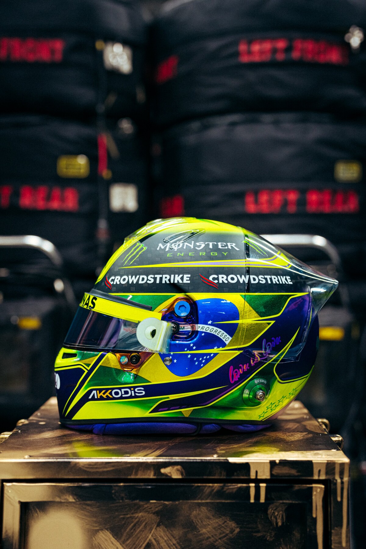 ルイス・ハミルトン、サンパウロ仕様のヘルメット : F1通信jp