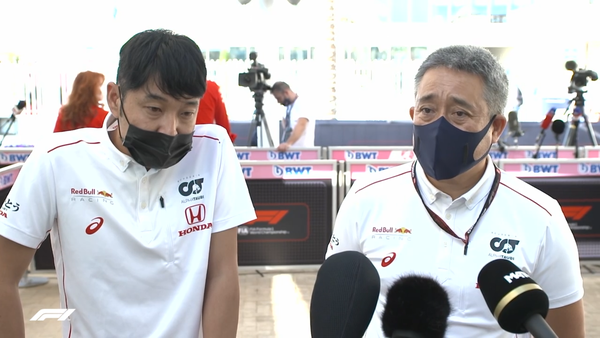 山本雅史、ホンダのF1時代を「本当に誇りに思う」:左は通訳