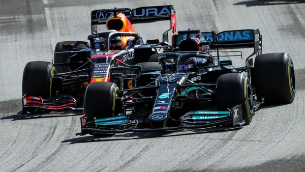 2021年F1アメリカGP スタートでのハミルトンとフェルスタッペンのバトル