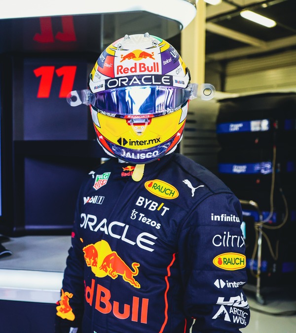 セルジオ・ペレスの2022年F1ヘルメット