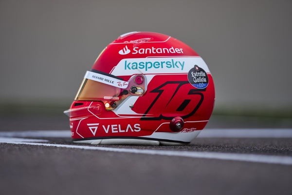 シャルル・ルクレール 2022年F1ヘルメット
