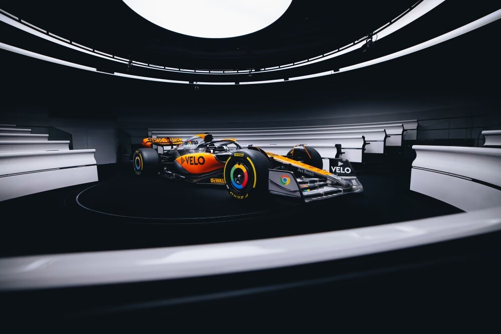 マクラーレンとグーグルがイギリスGPで往年のクロームカラー マクラーレンとグーグルがイギリスGPで往年のクロームカラー