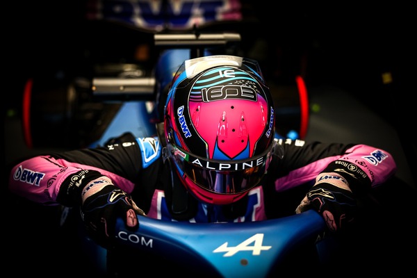 エステバン・オコン、マイアミ仕様のヘルメット：2023年F1マイアミGP