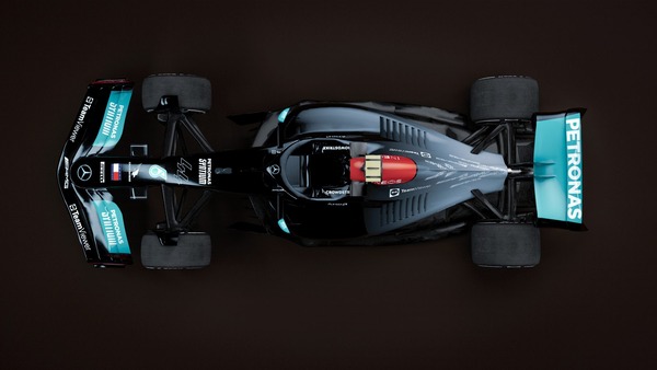 2022年F1マシンに描かれたメルセデスのの2021年カラーリング