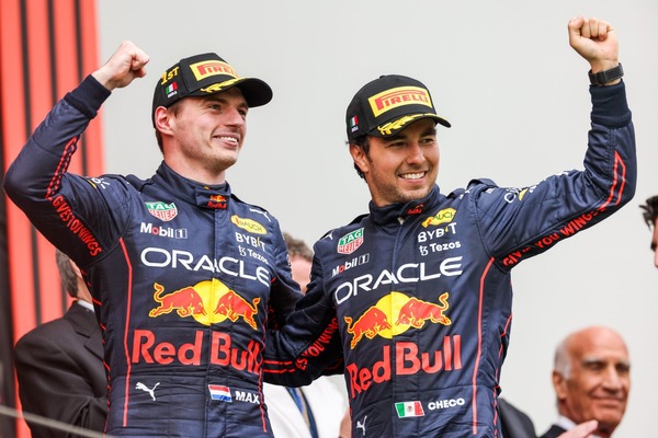 セルジオ・ペレスとマックス・フェルスタッペン(レッドブル):2022年F1エミリア・ロマーニャGP決勝レース
