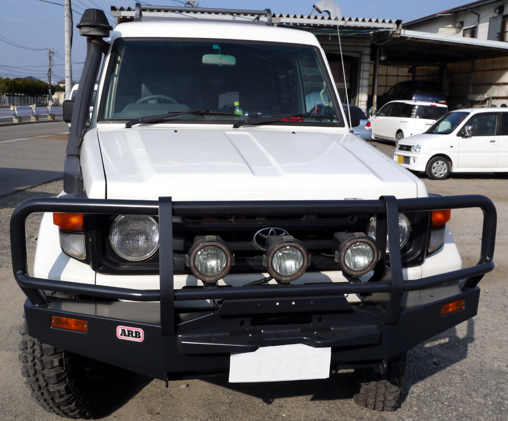 ランクル70 hzj76 hzj77 フロントバンパー　アイアンバンパー ランクル70 hzj76 hzj77 フロントバンパーアイアンバンパー