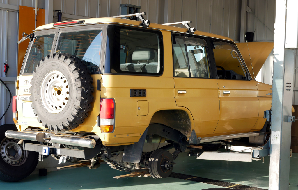 トヨタ ランドクルーザー Hzj76 の車検整備 佐賀の福岡モータース 鈑金塗装とランクルも得意な整備工場