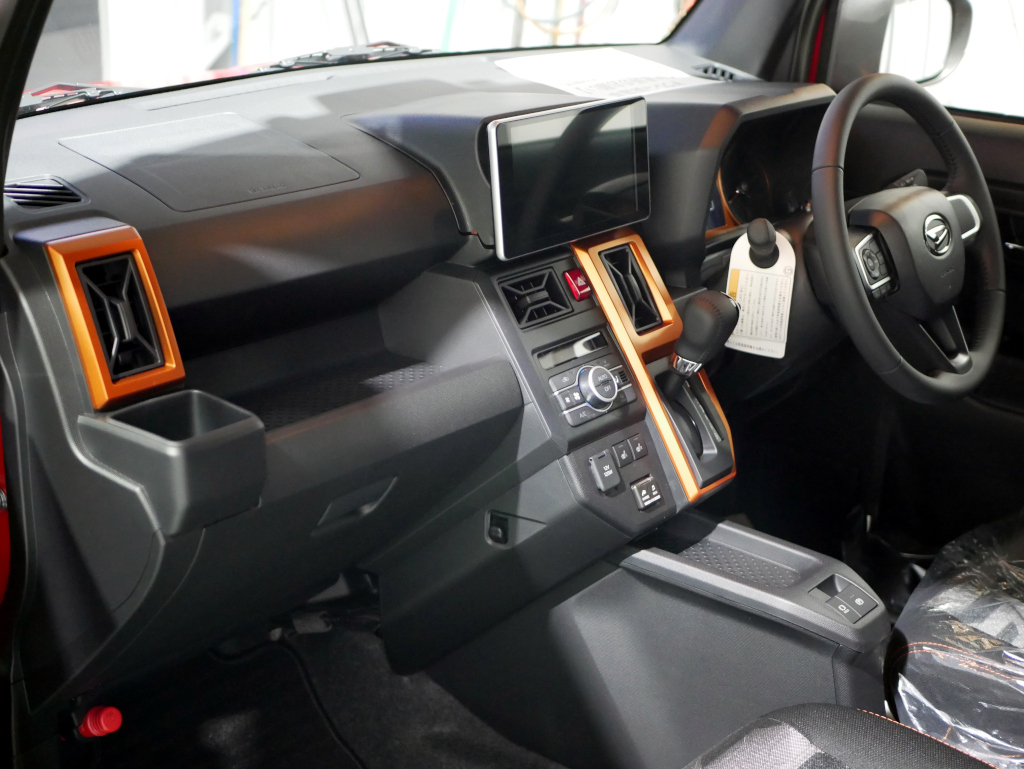 新車のダイハツ タフトを納車しました 佐賀の福岡モータース 鈑金塗装とランクルも得意な整備工場