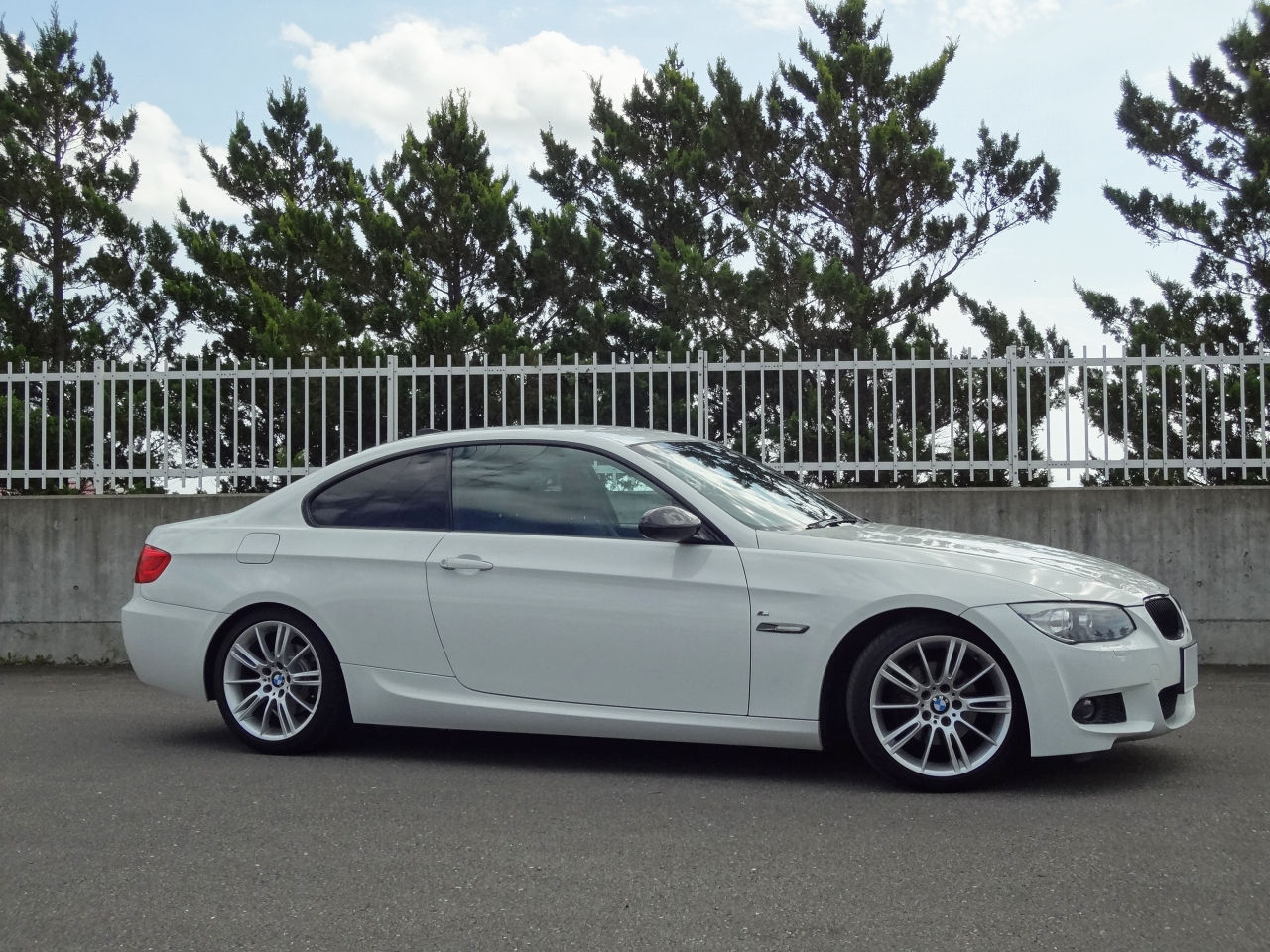 BMW 320i 3シリーズクーペ Mスポーツ : BMW E92